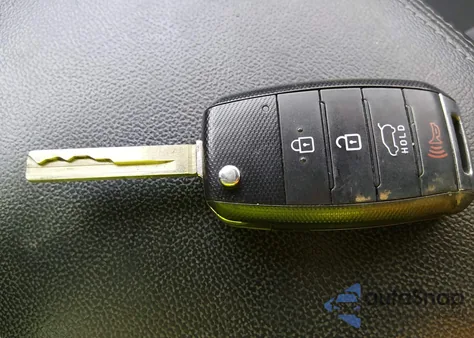 2019 Kia Sorento 2.4L Lx z USA, uszkodzony, nr VIN 5XYPGDA37KG447674